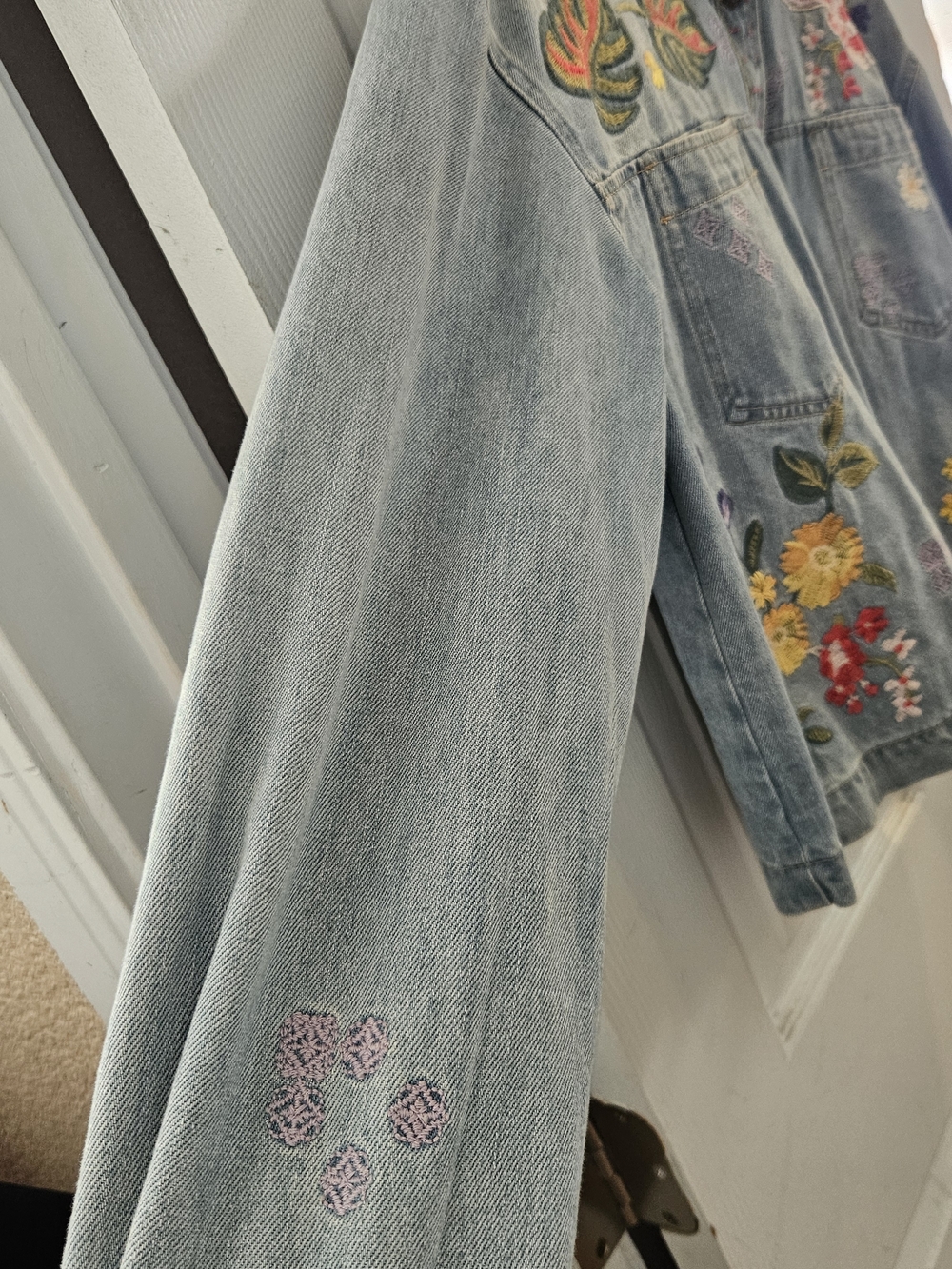 Johnny Was Embroidered Light Blue Denim Women's Jeans Jacket